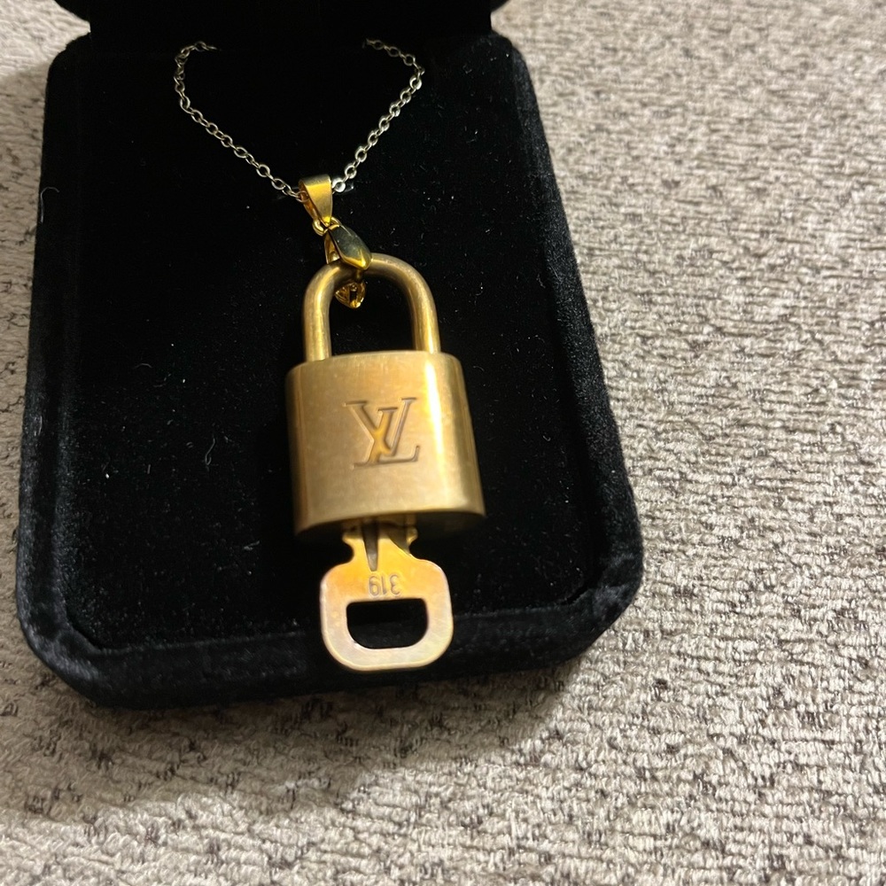 Louis Vuitton lock and key necklace. 18” long. Lock number 319. - Picture 8 of 8